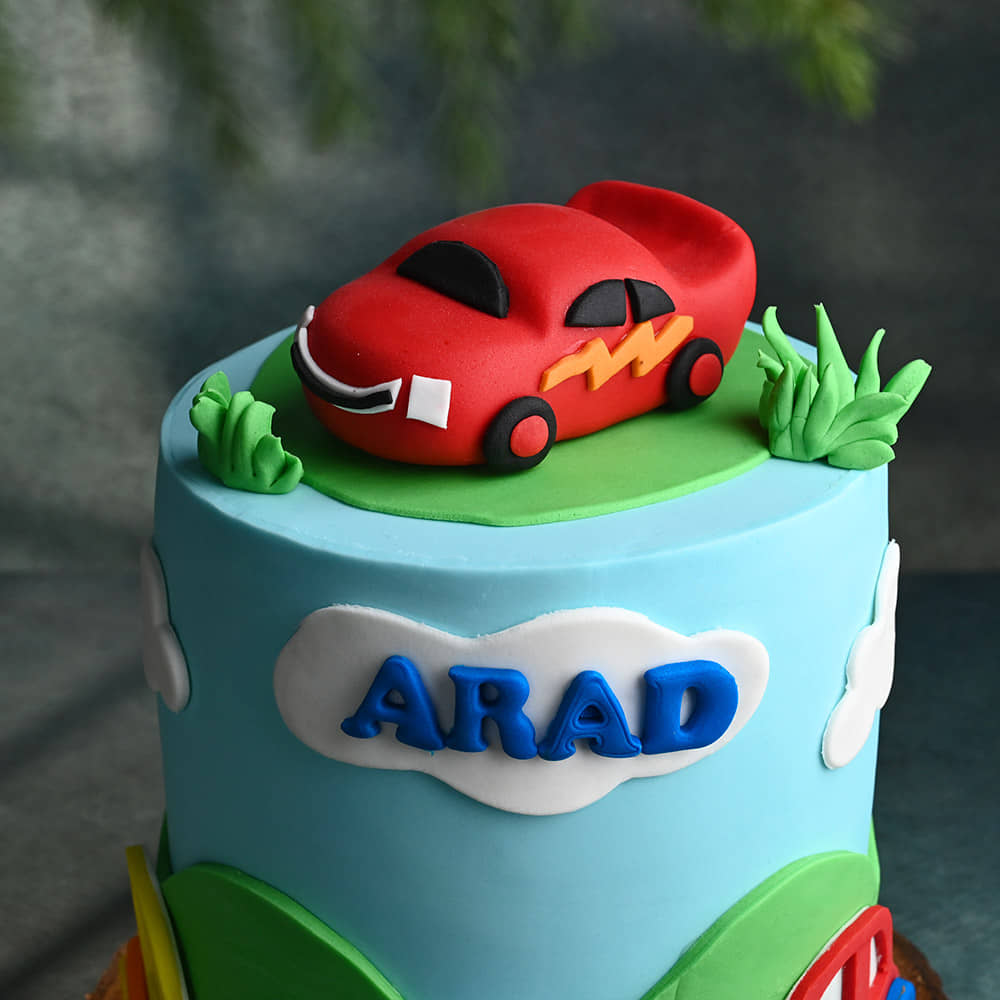 Cartoon Travel Car Fondant Cake Front View of Cartoon Travel Car Fondant Cake