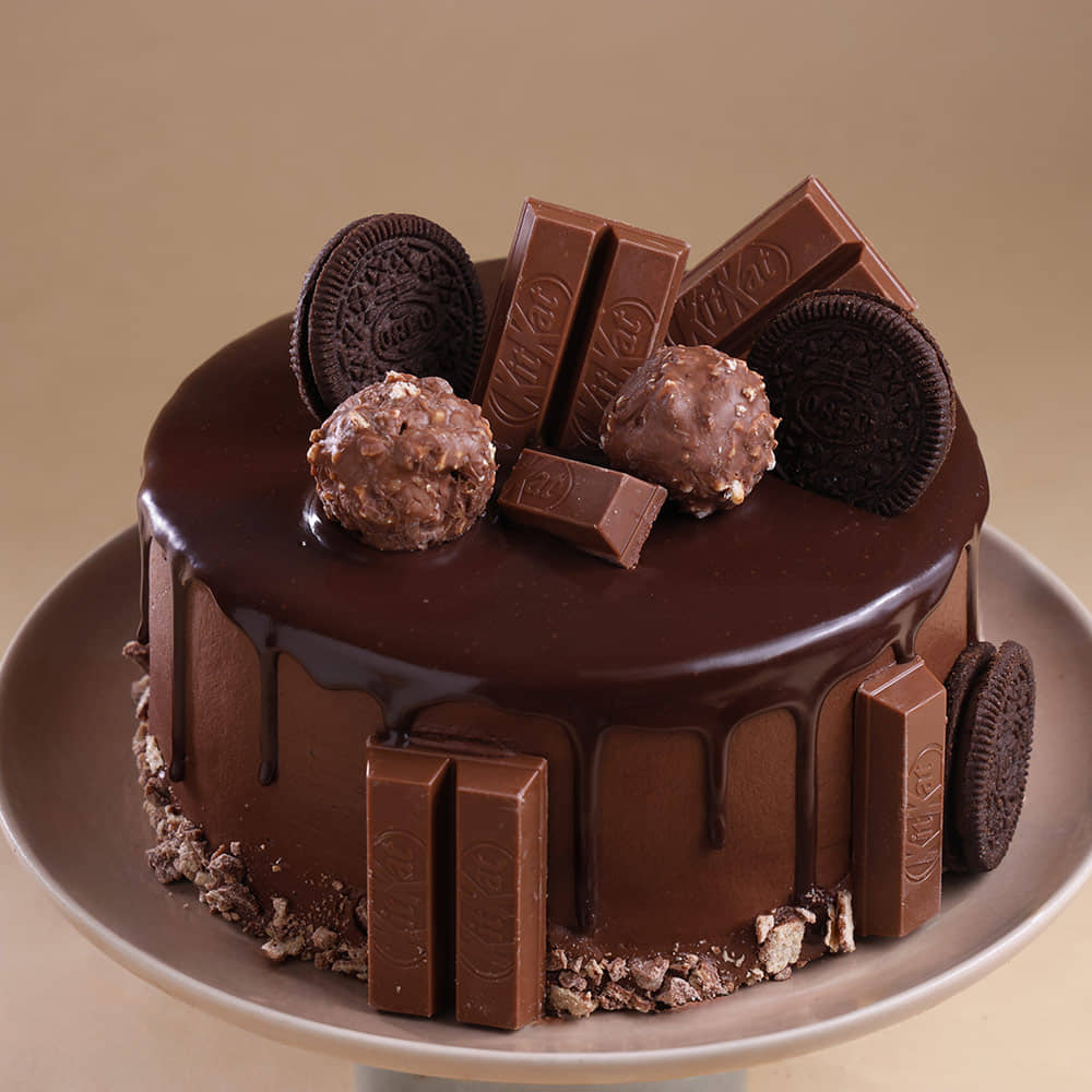 Close-up View of Crunchy Choco KitKat Cake