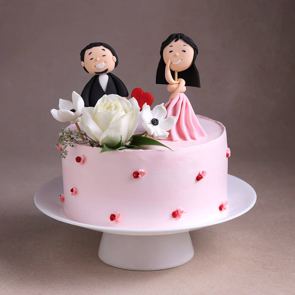 Flowers N Smiles Anniversary Cake Side View of Flowers N Smiles Anniversary Cake