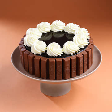 KitKat Bars Cake