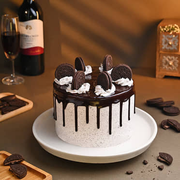 Oreo Chocolate Drip Cake