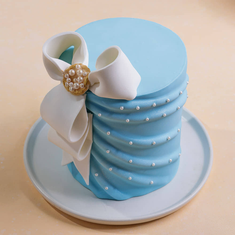 Pearls N Drapes Theme Cake Top View of Pearls N Drapes Theme Cake