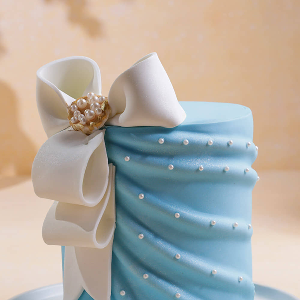 Pearls N Drapes Theme Cake Side Zoomed in View of Pearls N Drapes Theme Cake