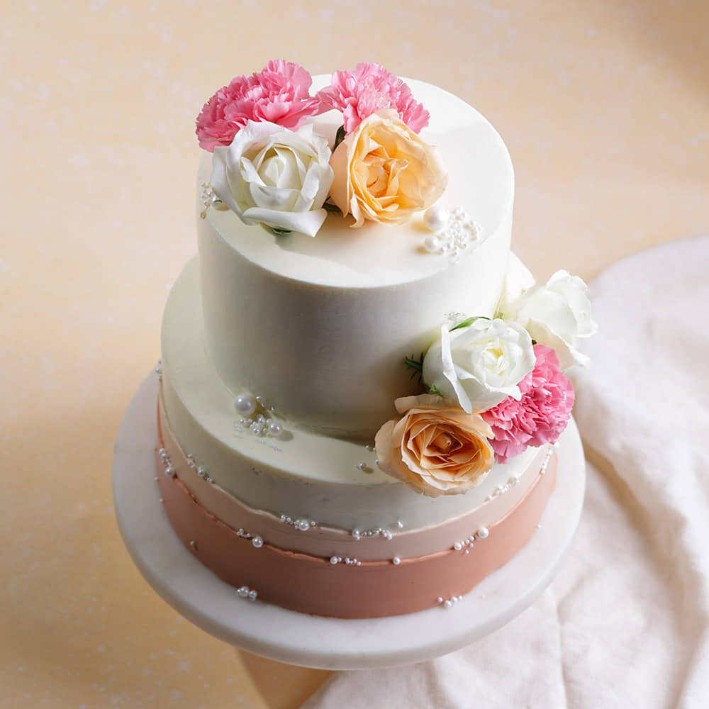 Petals N Pearls Ombre Cake Front View of Petals N Pearls Ombre Cake