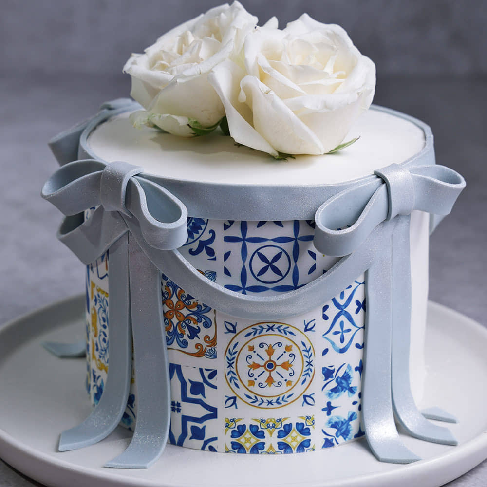 Roses N Ribbons Theme Cake Side Zoomed-In View of Roses N Ribbons Theme Cake