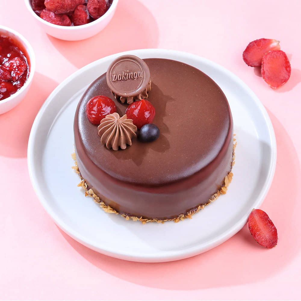 Strawberry Milk Chocolate Bento Cake Top View of Strawberry Milk Chocolate Bento Cake