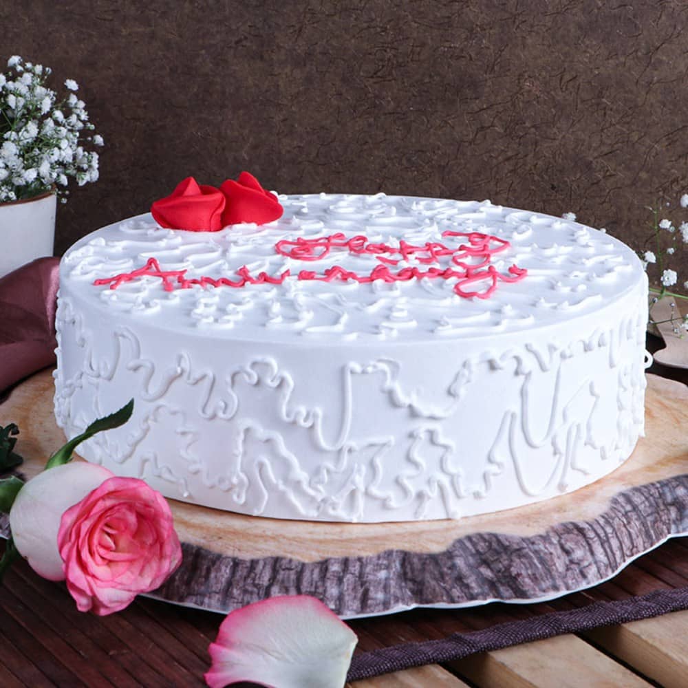 Front View of New Design of Anniversary Cake
